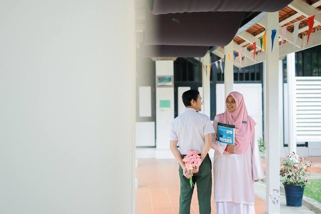 Takdir Allah, ternyata benar kata-kata itu doa. Lima tahun kemudian, saya benar-benar meminangnya dan dengan restu orangtua kami telah menjadi suami istri yang sah, ungkap Hazim. Foto: Facebook Rafi Rahman