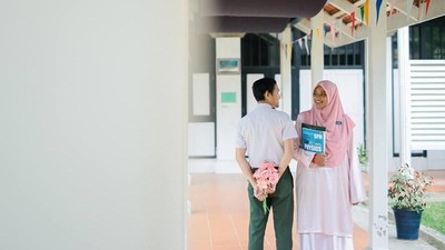 10 Potret Mesra Murid Nikahi Guru yang Viral Ini Bikin Baper