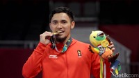 Hulaefi pun mengatakan medali perunggu ia persembangkan untuk bangsa Indonesia.