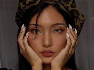 Paras Cantik Youtuber Korea yang Punya Kulit Eksotis Ini Bikin Jatuh Hati