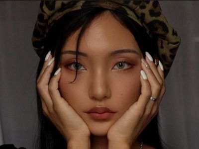 Paras Cantik Youtuber Korea yang Punya Kulit Eksotis Ini Bikin Jatuh Hati