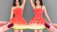 Lewat instagram @thegstwins, saudara kembar bernama Gulcan dan Sahinur kerap membagikan momen kebersamaannya. Seperti yang terlihat pada foto ini, keduanya mengenakan dress dari buah semangka. Foto: instagram @thegstwins