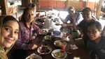 Ini Bukti Kalau Ayu Azhari Gemar Masak dan Makan Mangga