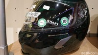 Helm itu sudah ada generasi penerusnya, yakni N100 5. Harganya pun sama, berada di kisaran Rp 5 juta. Foto: Ridwan Arifin