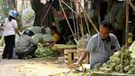 Jelang Idul Adha Kulit Ketupat Diburu Pembeli