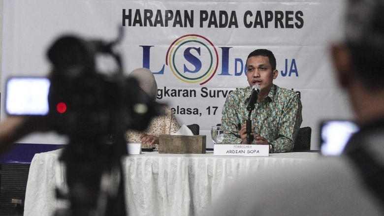 Jokowi Ungguli Prabowo Versi Survei Terbaru LSI