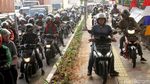 Lagi! Pengendara Motor Jajah Jalur Trotoar