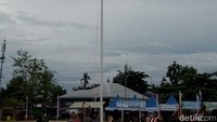 Reza hanya disalami pejabat-pejabat setempat. Foto: dok. Bahtia Kalangkonan