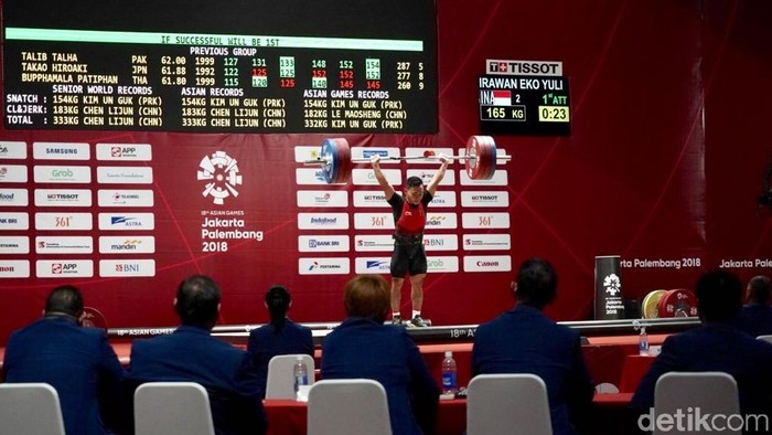 Jokowi Tonton Langsung Aksi Eko Yuli Angkat Besi di Asian Games