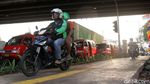 Lagi! Pengendara Motor Jajah Jalur Trotoar