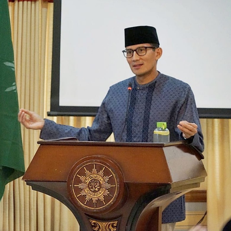 Sandiaga Salat Idul Adha di Kawasan Jatinegara Sandiaga Salat Idul Adha di Kawasan Jatinegara