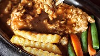 Kalau di Indonesia, kebanyakan chicken steak disajikan dengan tepung chrunchy yang enak dan gurih,. Tidak ketinggalan kentang goreng, serta buncis dan wortel. Foto: Instagram @iluvnomom.