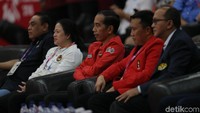 Tak sendiri, Jokowi juga ditemani Chef de Missions (CdM) Indonesia Syafruddin, Menko PMK Puan Maharani serta Kemenpora Imam Nahrawi.