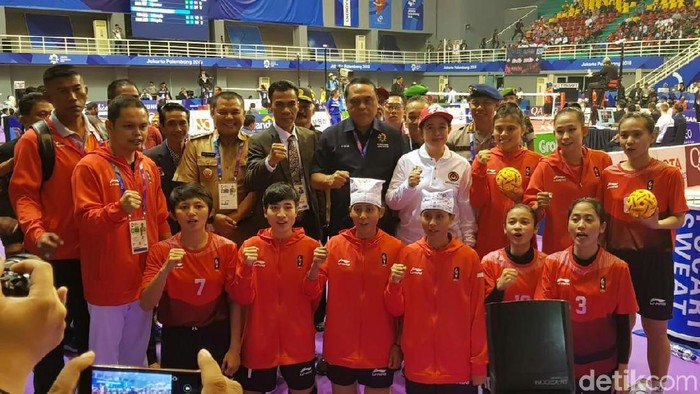 Menko PMK dan CdM Kunjungi Atlet Sepak Takraw untuk Beri Samangat