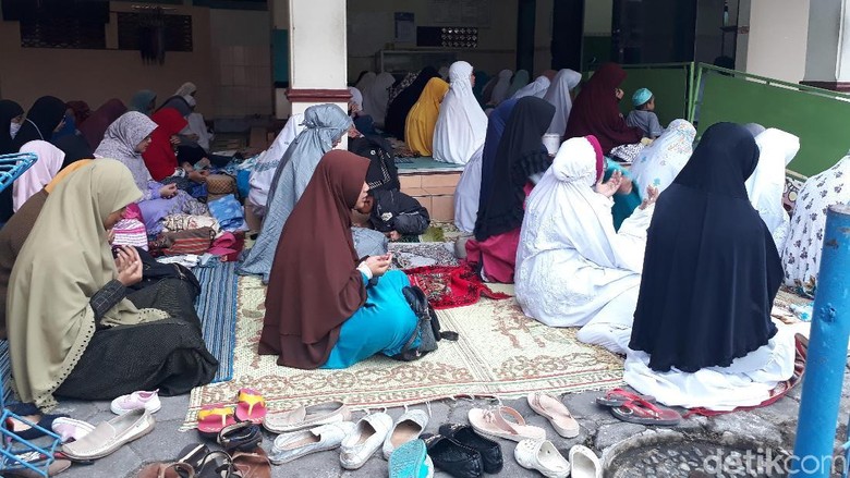 Sebagian Umat Islam di Magelang Salat Ied Hari Ini Sebagian Umat Islam di Magelang Salat Ied Hari Ini
