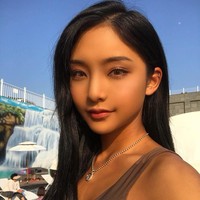 Meskipun berkulit gelap Jella pun mampu menjadi populer dan dikagumi oleh banyak orang. Foto: Instagram