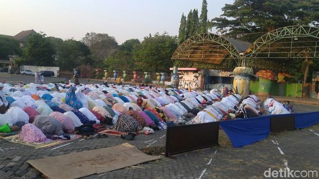 Khusyuknya Salat Idul Adha Hari Ini Di Semarang