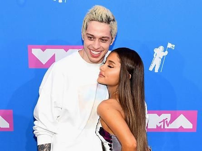 Pete Davidson Disebut Move On dari Ariana Grande, Sudah Punya Pacar Lagi? Pete Davidson Disebut Move On dari Ariana Grande, Sudah Punya Pacar Lagi?