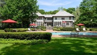Rumah mewah ini awalnya ditawarkan US$ 3,4 juta (Rp 50 miliar). Namun karena belum laku juga, akhirnya turun harga jadi US$ 2,9 juta (Rp 42 miliar). Istimewa/Douglas Elliman Real Estate.