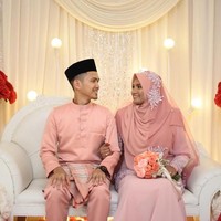 Tak mudah bagi pria berusia 21 tahun ini untuk memikat hati Aishah, karena cintanya pernah ditolak oleh sang guru. Hazim pun tak putus asa saat Aishah memberikan syarat yaitu ia harus dapat persetujuan orangtuanya. Foto: Facebook Rafi Rahman