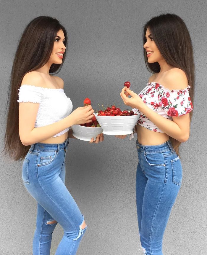 Cantik Kayak Barbie! 2 Gadis Kembar Ini Sering Foto Bareng Makanan