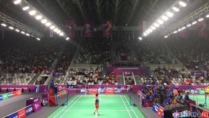 Masih ada kursi-kursi kosong di Istora GBK hari ini walaupun sulit sekali mencari tiketnya (Foto: Femi Diah/detikSport) Masih ada kursi-kursi kosong di Istora GBK hari ini walaupun sulit sekali mencari tiketnya (Foto: Femi Diah/detikSport)