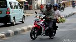 Jelang Idul Adha Kulit Ketupat Diburu Pembeli