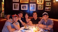 Gavin berteman baik dengan aktor Giorgino Abraham, mereka sering nongkrong bareng di kafe sekaligus makan malam bersama. Foto: Instagram @gavinkwanadsit