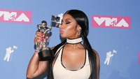Dalam acara tersebut, Nicki berhasil membawa pulang piala lewat kategori Video Hip Hop Terbaik. Paul Zimmerman/Getty Images