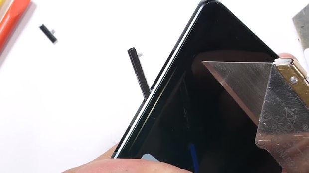 Nasib Galaxy Note 9 Ketika Dihajar Habis-habisan