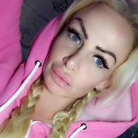 Kerry merasa pinggangnya belum mirip dengan boneka Barbie. Aku telah terobsesi dengan Barbie sejak remaja. Sejak lima tahun lalu aku mulai berpenampilan seperti Barbie, ucapnya.  Foto: dok. Instagram (uk.barbie)