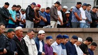 Negara Kazakstan merayakan Hari Raya Idul Adha hari ini, Selasa (21/8/2018) waktu setempat. Warga melaksanakan salat Idul Adha di Masjid kota Almaty, Kazakstan. Shamil Zhumatov/Reuters.