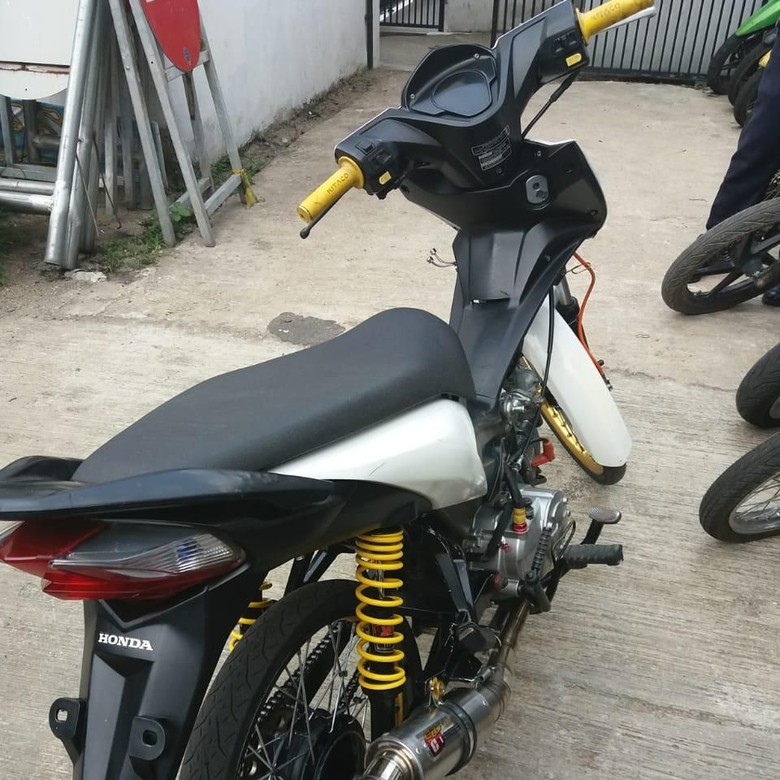Polisi Tilang dan Sita Motor Penabrak Ridwan Kamil Polisi Tilang dan Sita Motor Penabrak Ridwan Kamil