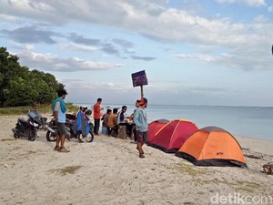 Pantai Pasir Putih Sumbawa yang Bikin Ogah Pulang