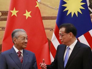 Mahathir Minta China Bantu Atasi Masalah Keuangan Malaysia