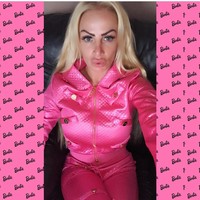 Wanita ini berkali-kali operasi plastik demi tampilan bak Barbie. Melihat penampilan wanita asal Inggris ini sudah terlihat palsu, namun ia belum cukup puas.  Foto: dok. Instagram (uk.barbie)