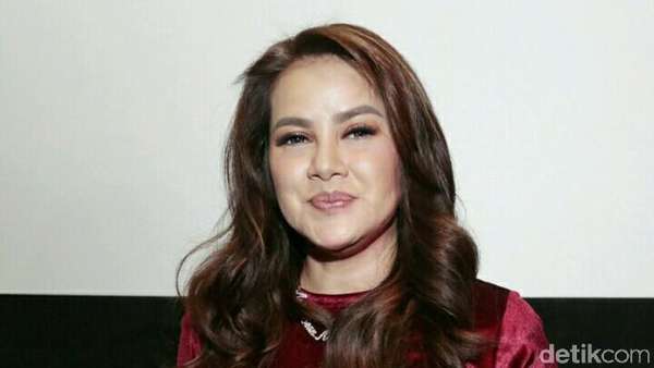 Pengalaman Pertama Olla Ramlan Adegan Ranjang di Film Horor Pengalaman Pertama Olla Ramlan Adegan Ranjang di Film Horor