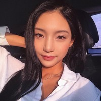 Ia pun mendobrak standar kecantikan yang berlaku di masyarakat dengan membuktikan bahwa cantik tak harus berkulit putih. Foto: Instagram