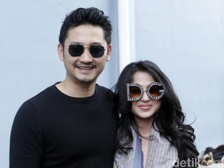 Bukan karena Kontrak, Ini Alasan Dewi Perssik Tunda Hamil Bukan karena Kontrak, Ini Alasan Dewi Perssik Tunda Hamil