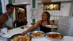 Melihat Proses Pembuatan Pizza Unik di Kuba