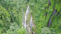 Curug Cibadak dilihat dari berbagai sisi memang cantik ya! (I Gede Leo Agustina/dTraveler)
