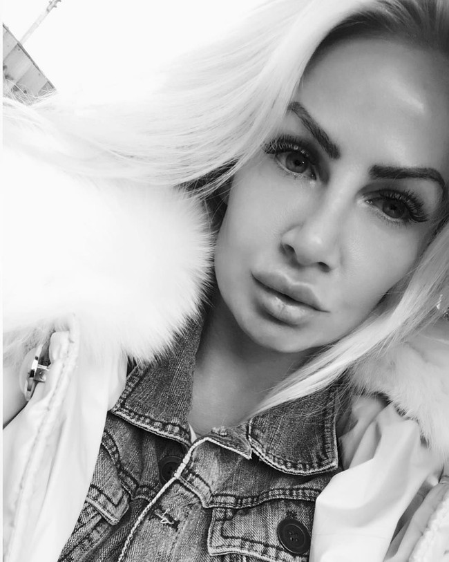 Kerry pun mengatakan bahwa dia akan terus memperbaiki penampilannya. Operasi plastik sudah menjadi agendanya setiap tahun.  Foto: dok. Instagram (uk.barbie)