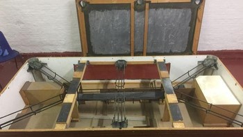 Sisi dalam meja billiard. Foto: Brightside