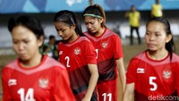 Momen Timnas wanita Indonesia saat meneteskan air mata usai dibantai Korea Selatan.