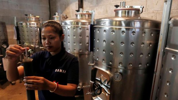 Terungkap! Di Balik Keputusan Jokowi Naikkan Cukai Alkohol
