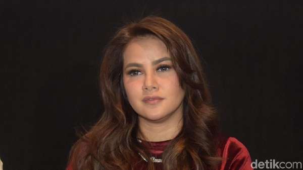 Pengalaman Pertama Olla Ramlan Adegan Ranjang di Film Horor Pengalaman Pertama Olla Ramlan Adegan Ranjang di Film Horor
