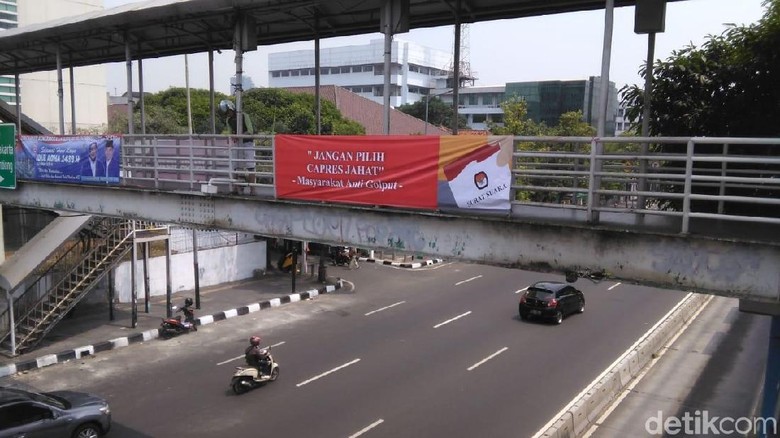 Kontroversi Spanduk Jangan Pilih Capres Jahat Kontroversi Spanduk Jangan Pilih Capres Jahat