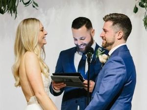 Pengantin Ini Beri Kejutan, Tiba-tiba Potong Rambut Saat Acara Pernikahan