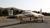 Beberapa pihak berpikir ketika kita meningkatkan kekuatan militer kita, ini berarti kita mencari perang. Ini adalah upaya mencari perdamaian karena kita tidak ingin perang terjadi, tegas Presiden Rouhani dalam pidatonya soal jet tempur Kowsar. Foto: Tasnim News Agency