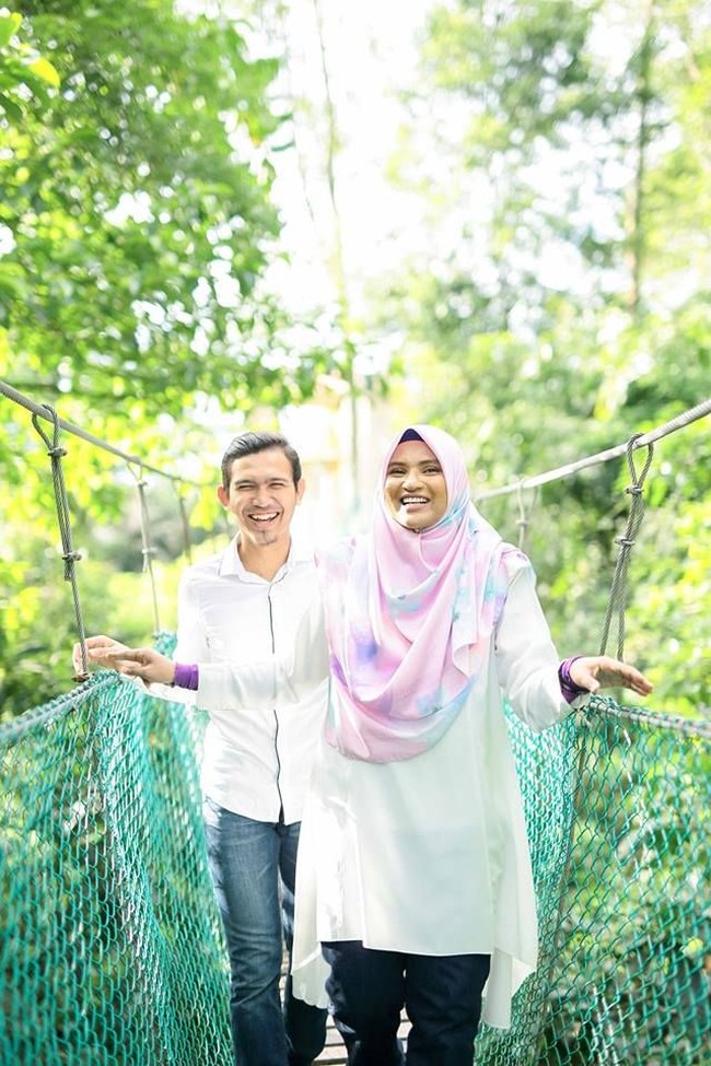 Bibit cinta di antara mereka pun tumbuh saat Hazim kerap menganggu dan bergurau dengan Siti Aishah. Foto: Facebook Rafi Rahman